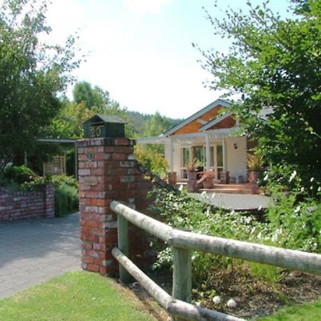 Acacia Bay Lodge Bed & Breakfast Taupo Exterior photo
