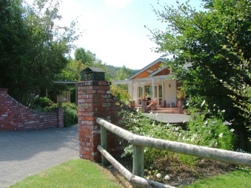 Acacia Bay Lodge Bed & Breakfast Taupo Exterior photo